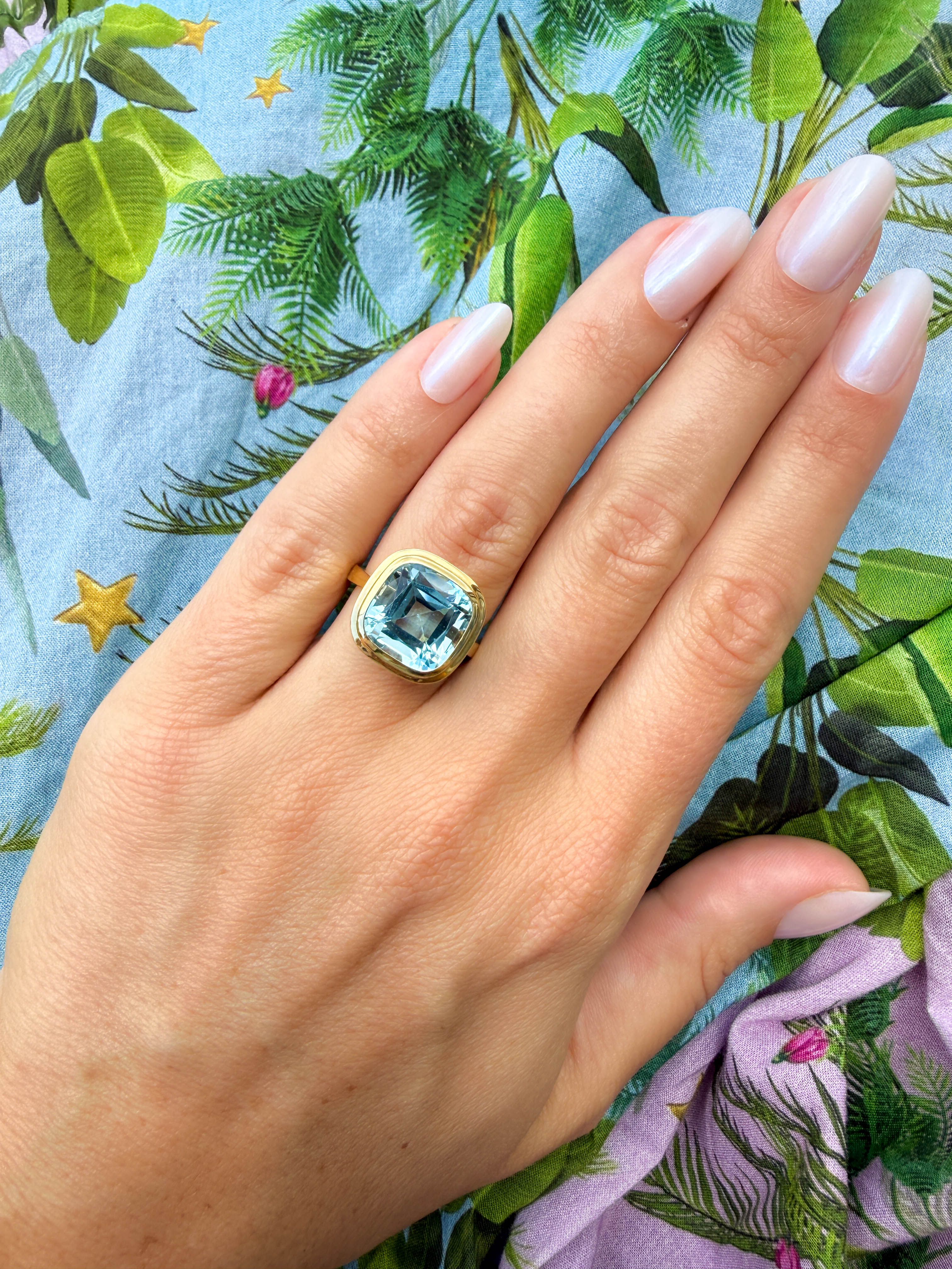 Goshwara Blue Topaz Cushion Bezel Set Ring in 18K Yellow Gold, Size 7