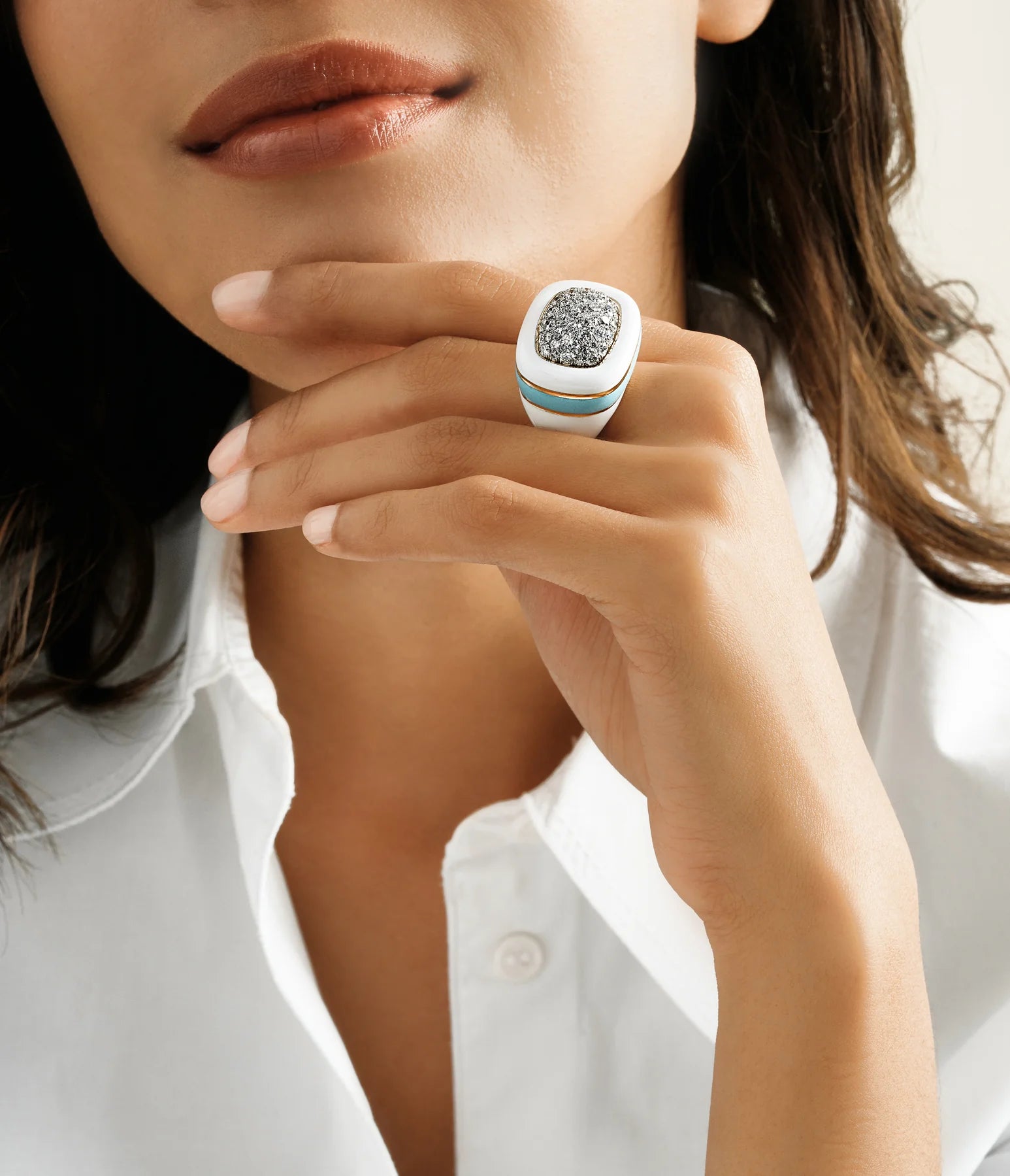 David Webb White & Blue Enamel Cabana Ring in 18K Yellow Gold, Size 6