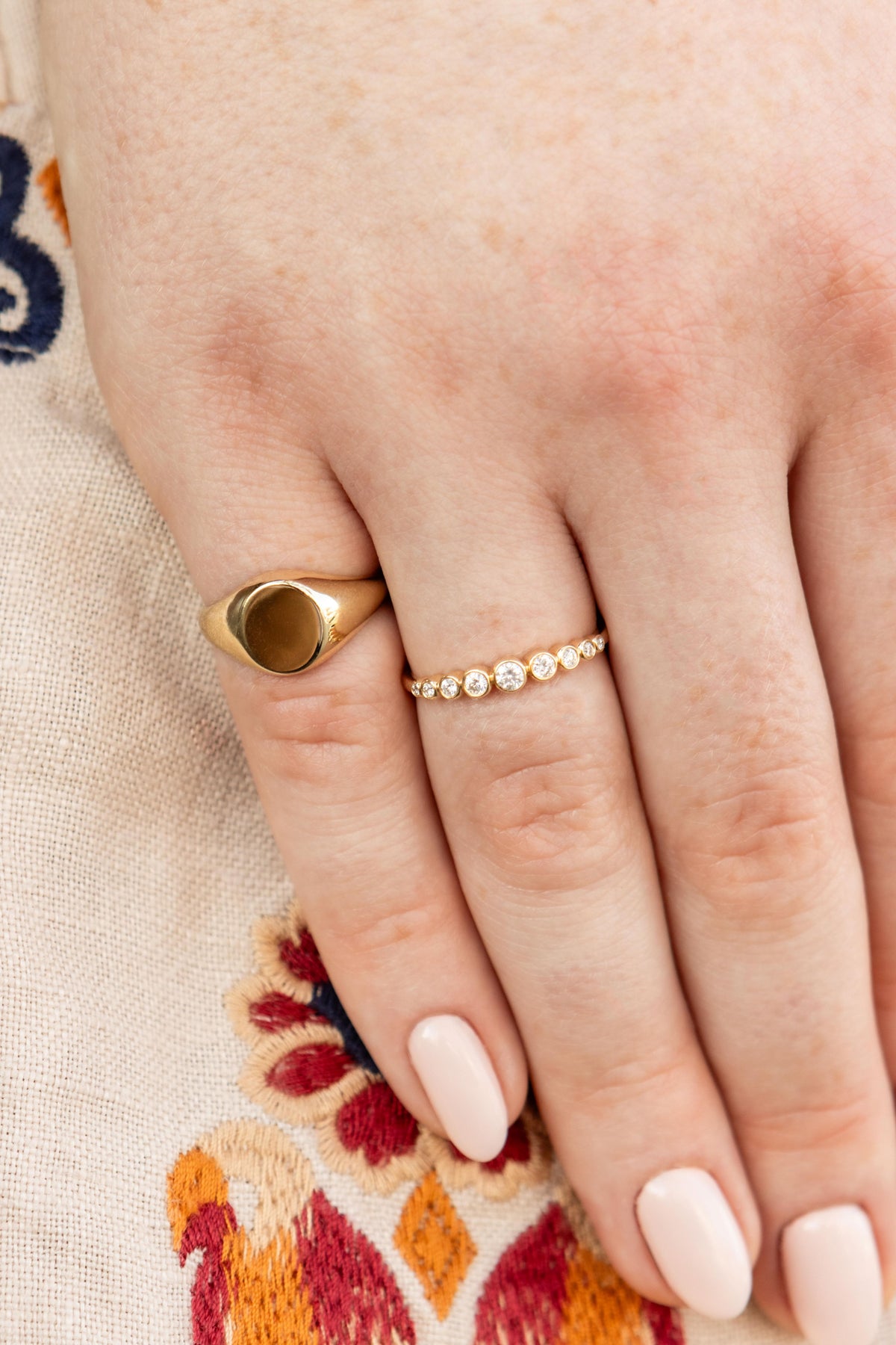 Diamond Bezel Set Graduated Band Ring in 14K Yellow Gold, Size 6