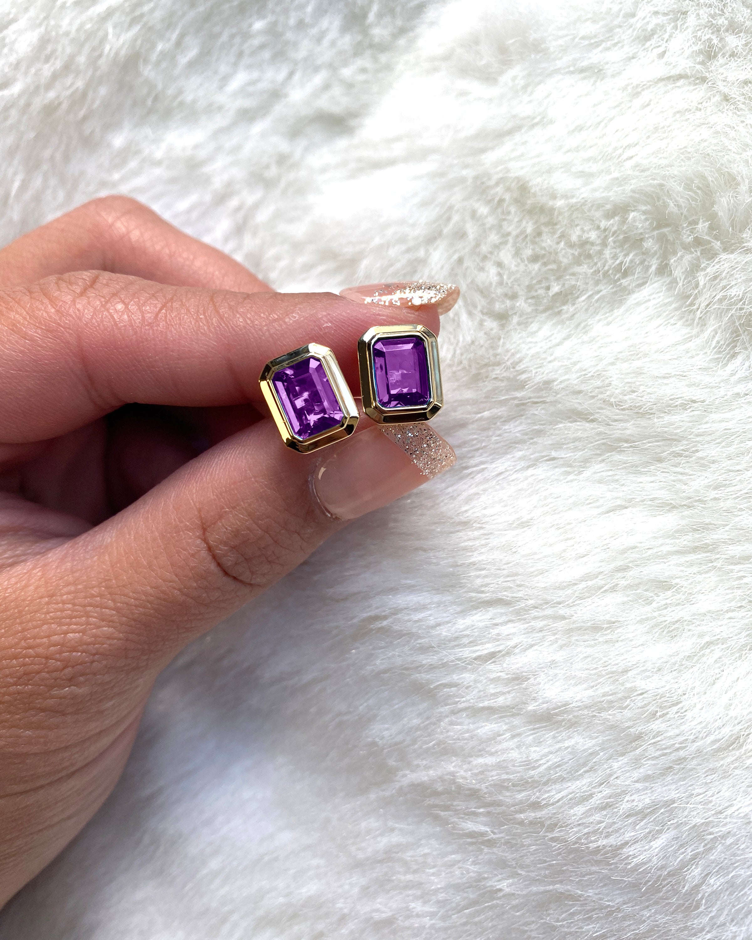 Goshwara Manhattan Amethyst Emerald Cut Bezel Set Stud Earrings in Yellow Gold