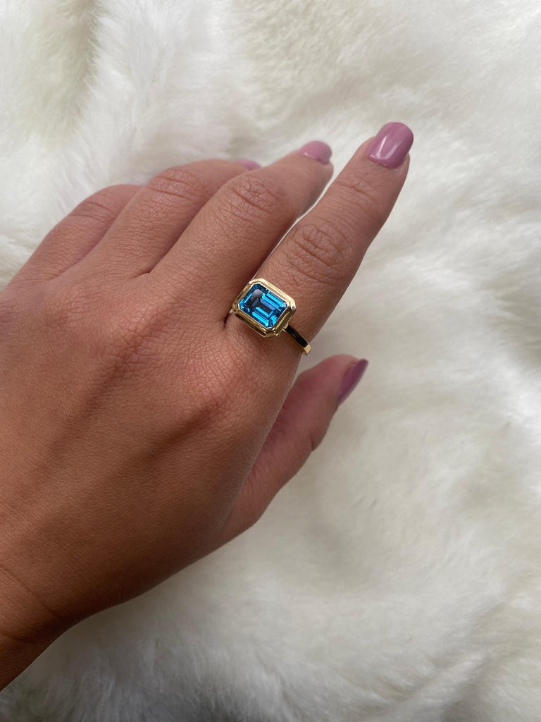 Goshwara Manhattan Blue Topaz Emerald Cut Bezel Set Ring in Yellow Gold