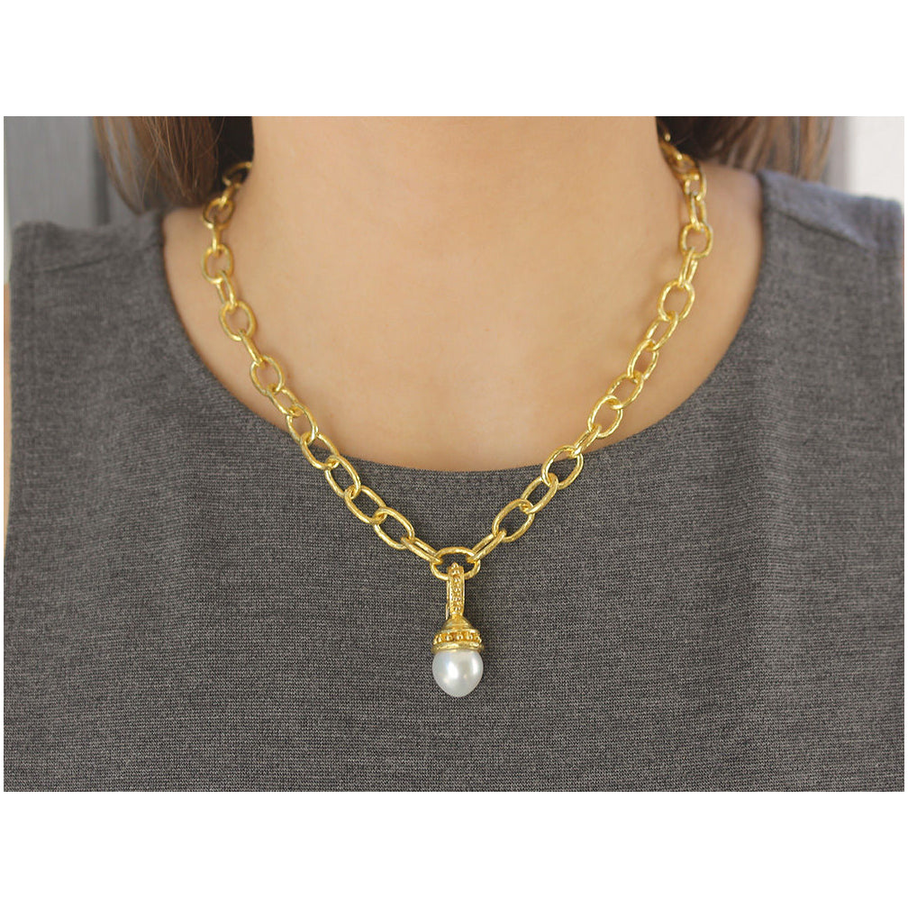 Elizabeth Locke South Sea Pendant Necklace in Yellow Gold