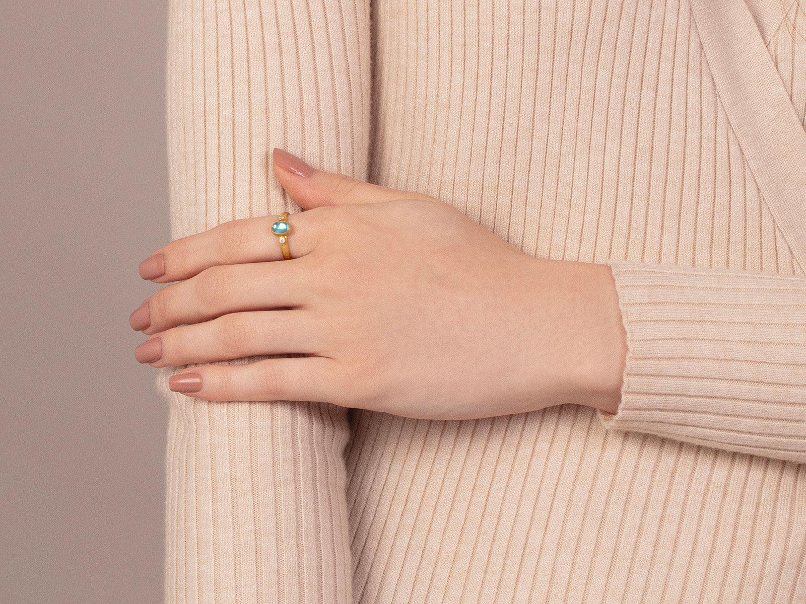 Gurhan Rune Apatite Stacking Ring in 24K Yellow Gold, Size 6.5