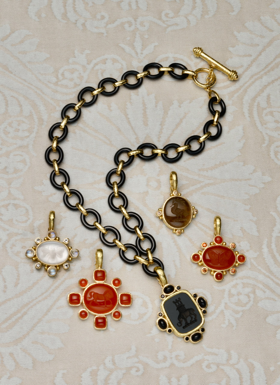 Elizabeth Locke Black Jade Link Necklace in Yellow Gold