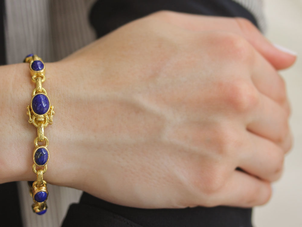 Elizabeth Locke Oval Lapis and Hammered Gold Link Bracelet in Yellow Gold