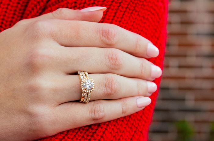 Alternating Shape Diamond Band in 14K Yellow Gold, Size 6