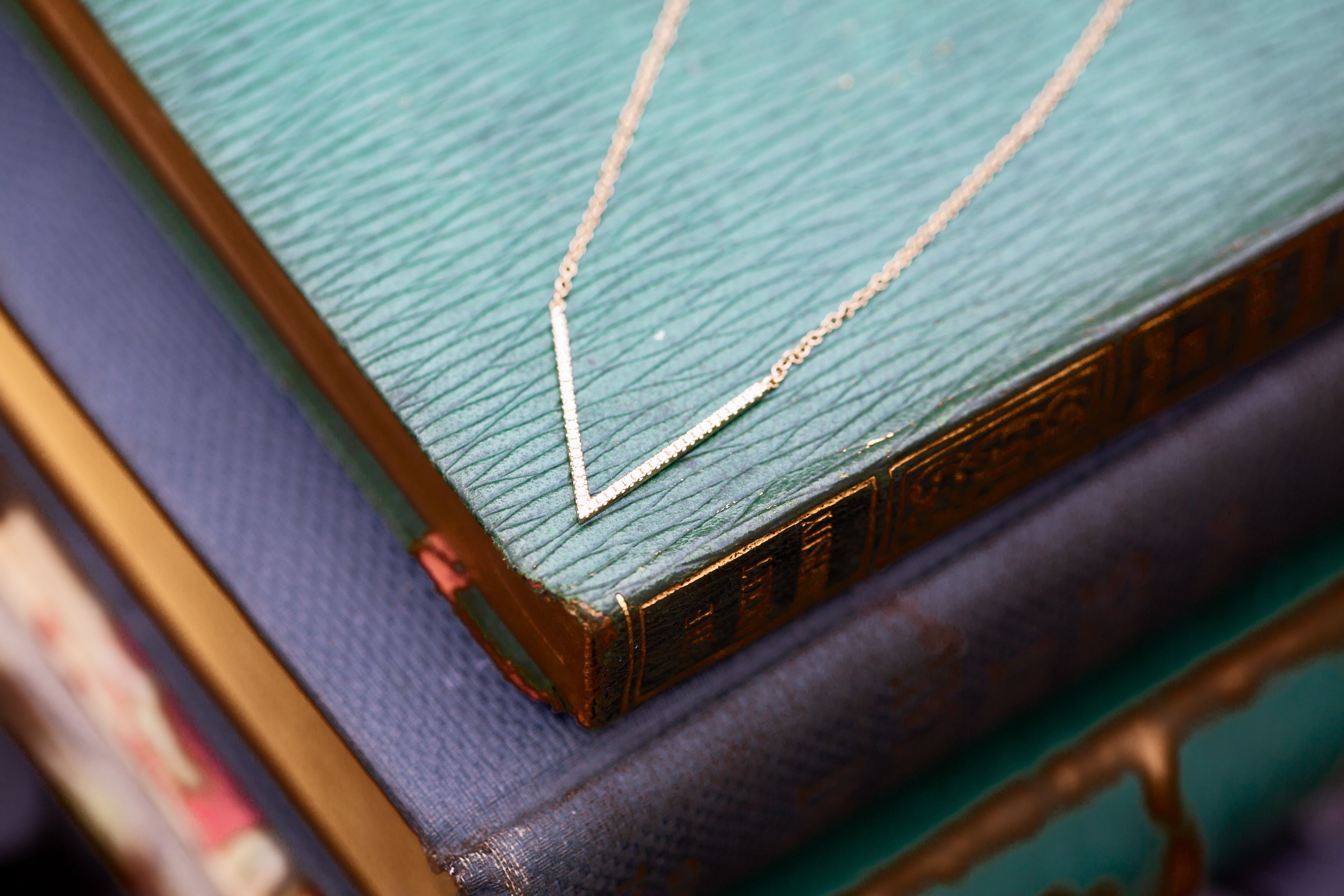 V Diamond Pendant Necklace in 14K Yellow Gold