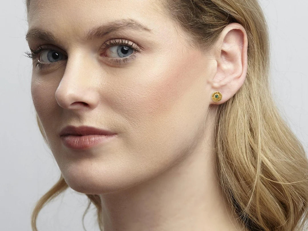 Gurhan Droplet Emerald Round Stud Earrings in 24K Yellow Gold