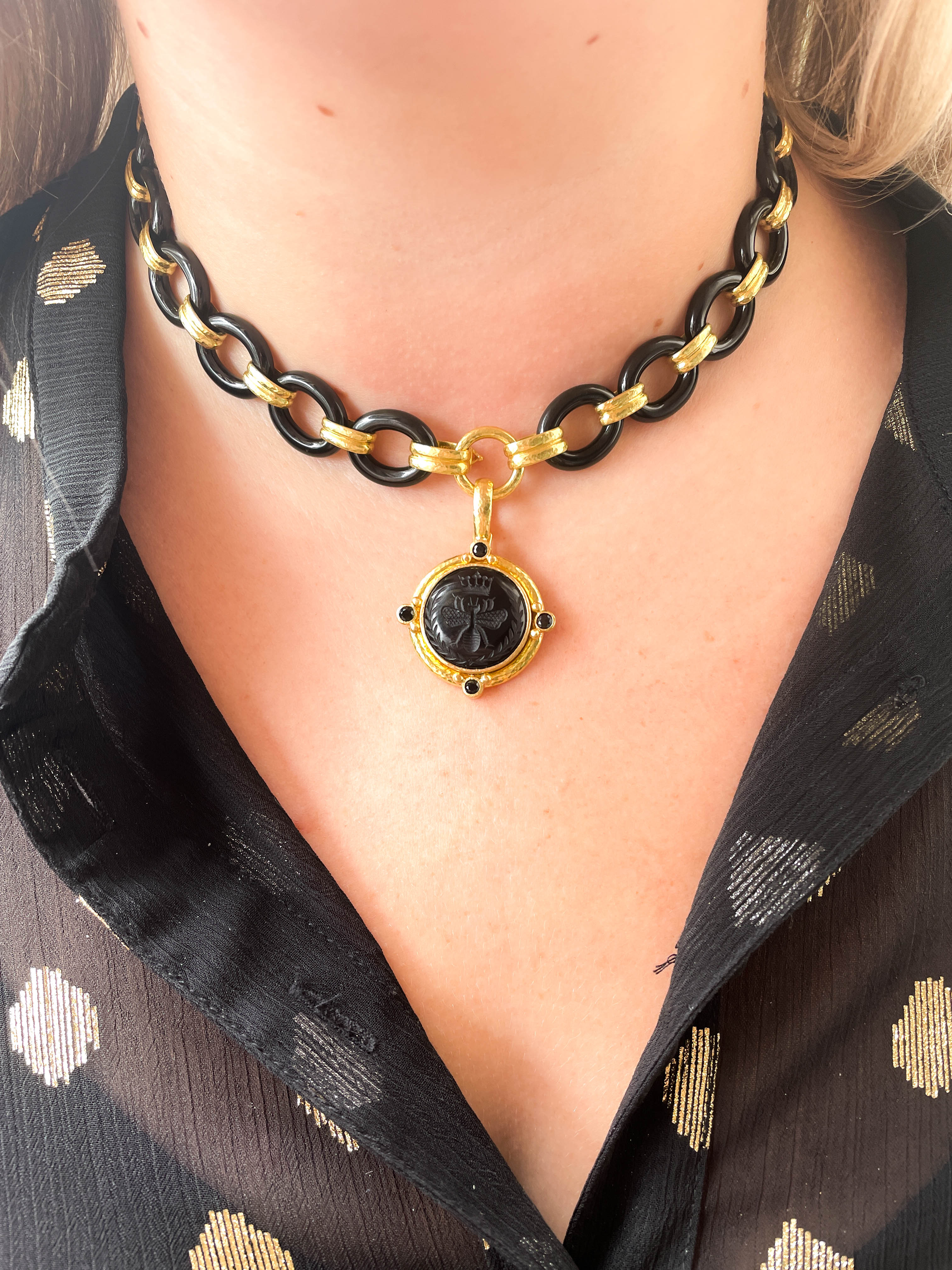 Elizabeth Locke Black Jade Link Necklace in Yellow Gold