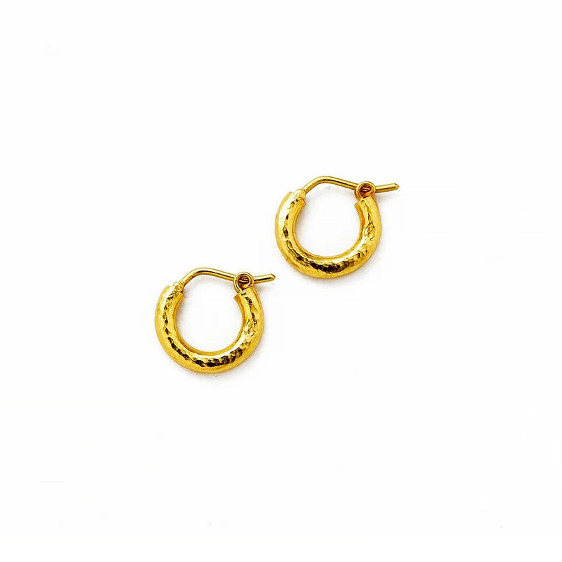 Elizabeth Locke Baby Hammered Hoop Earrings in Yellow Gold