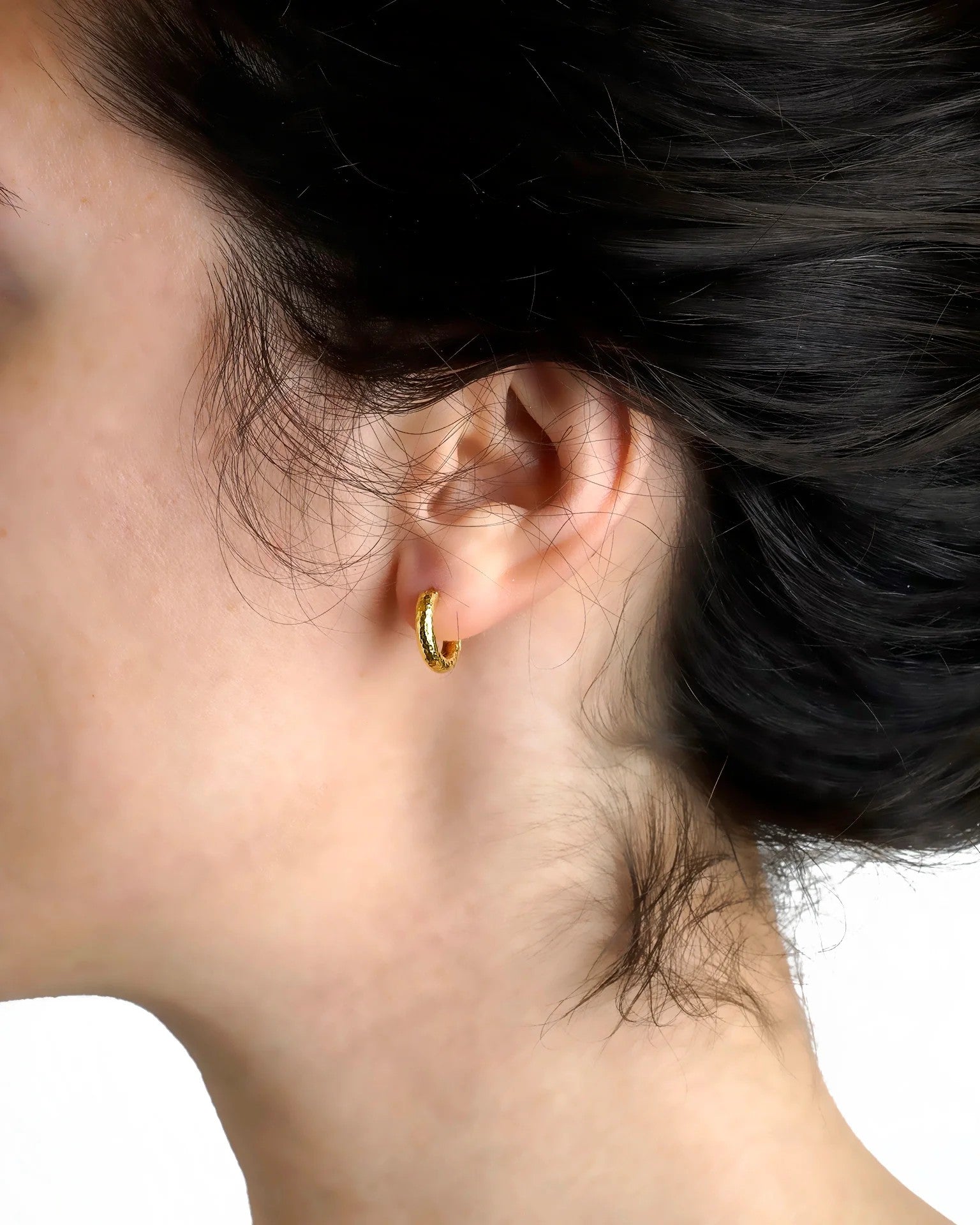 Elizabeth Locke Baby Hammered Hoop Earrings in Yellow Gold