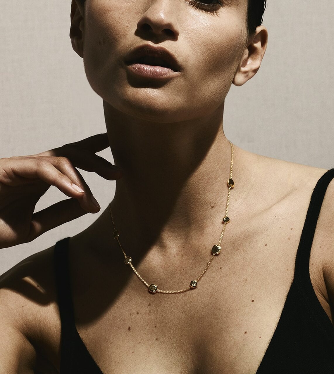Ippolita Classico Short Hammered Pinball Chain Necklace in Yellow Gold