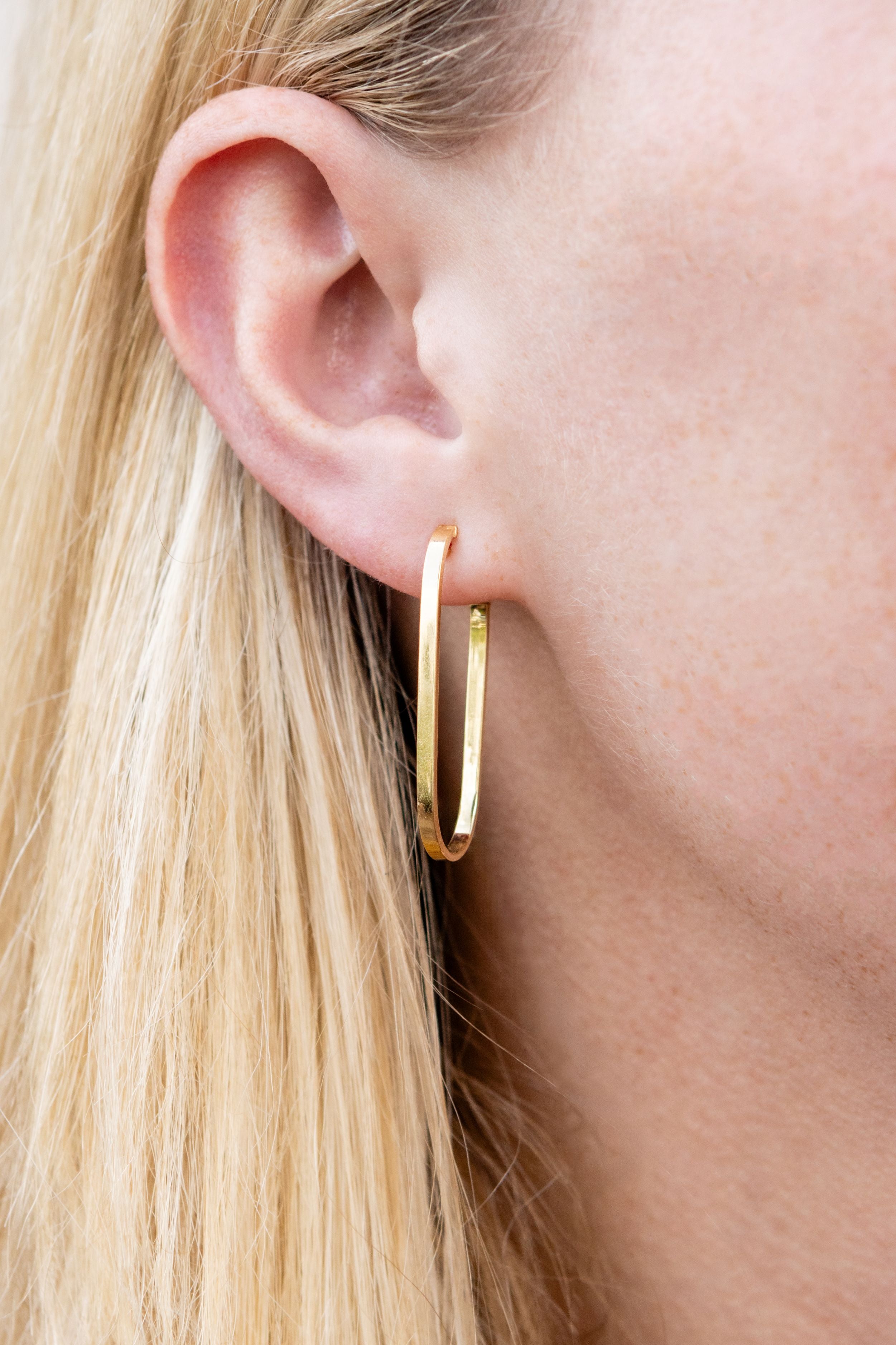 Oval Hoop Earrings in 14K Yellow Gold