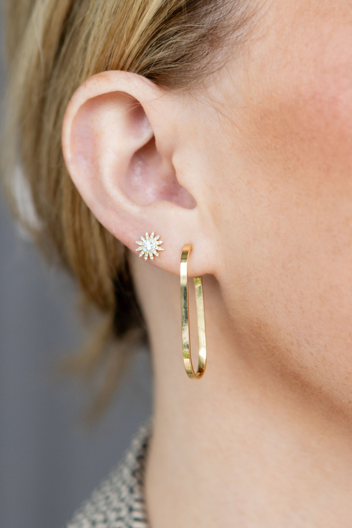 Oval Hoop Earrings in 14K Yellow Gold