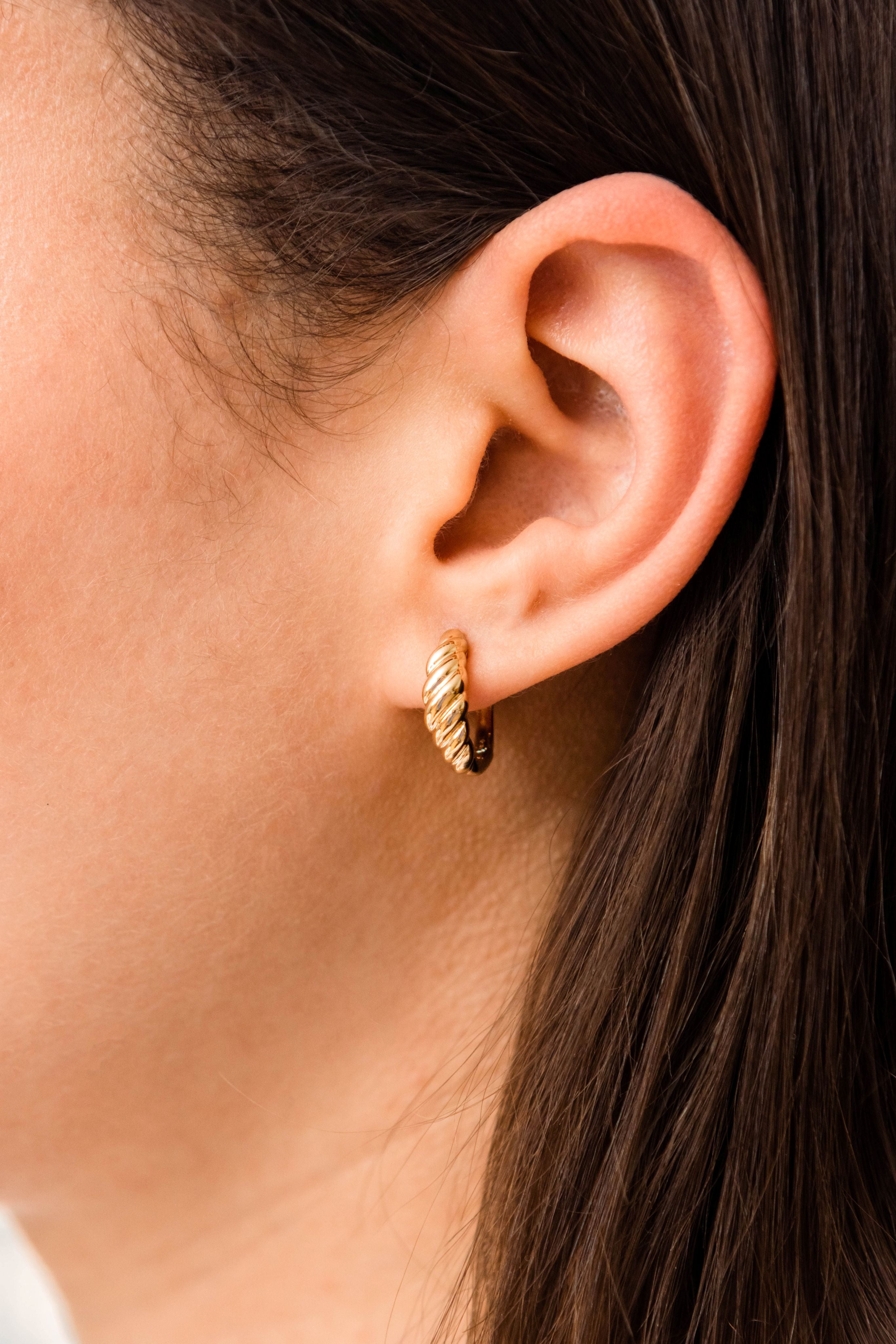 Croissant Huggie Hoop Earring in 14K Yellow Gold