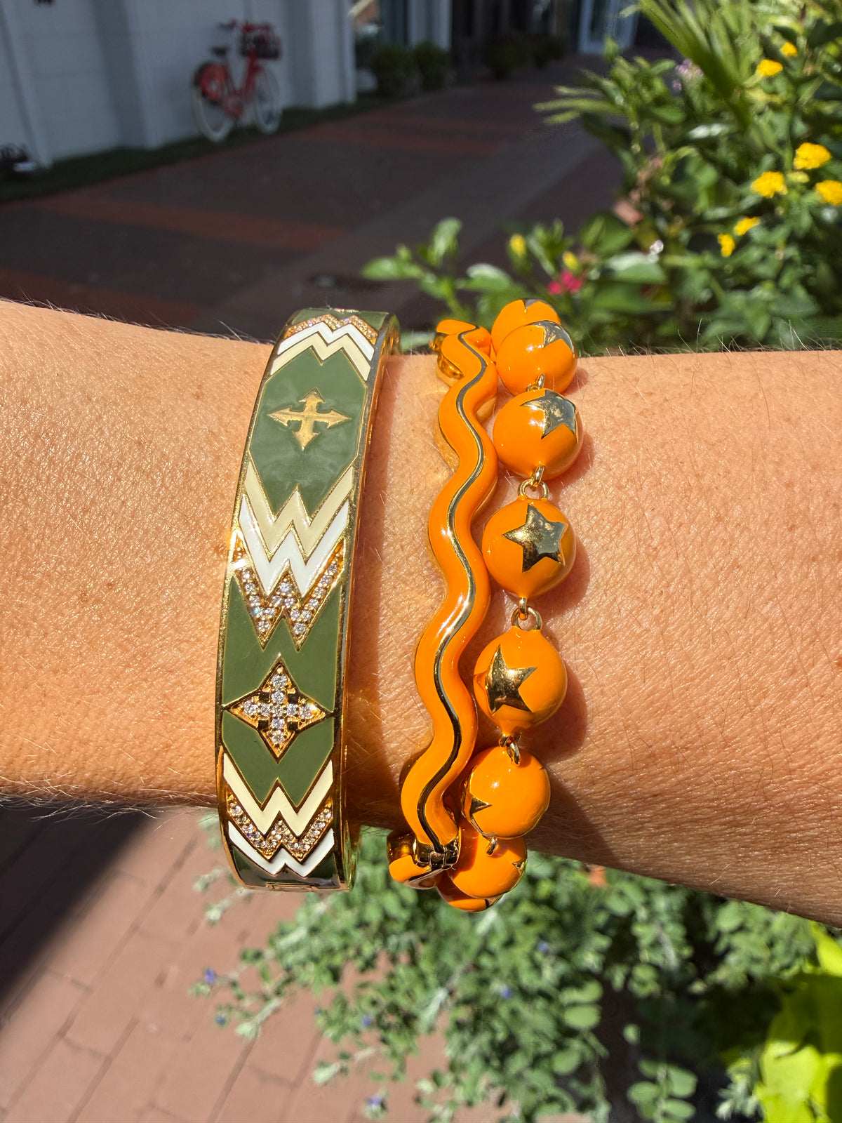 Buddha Mama Clementine Wavy Bangle in 20K Yellow Gold