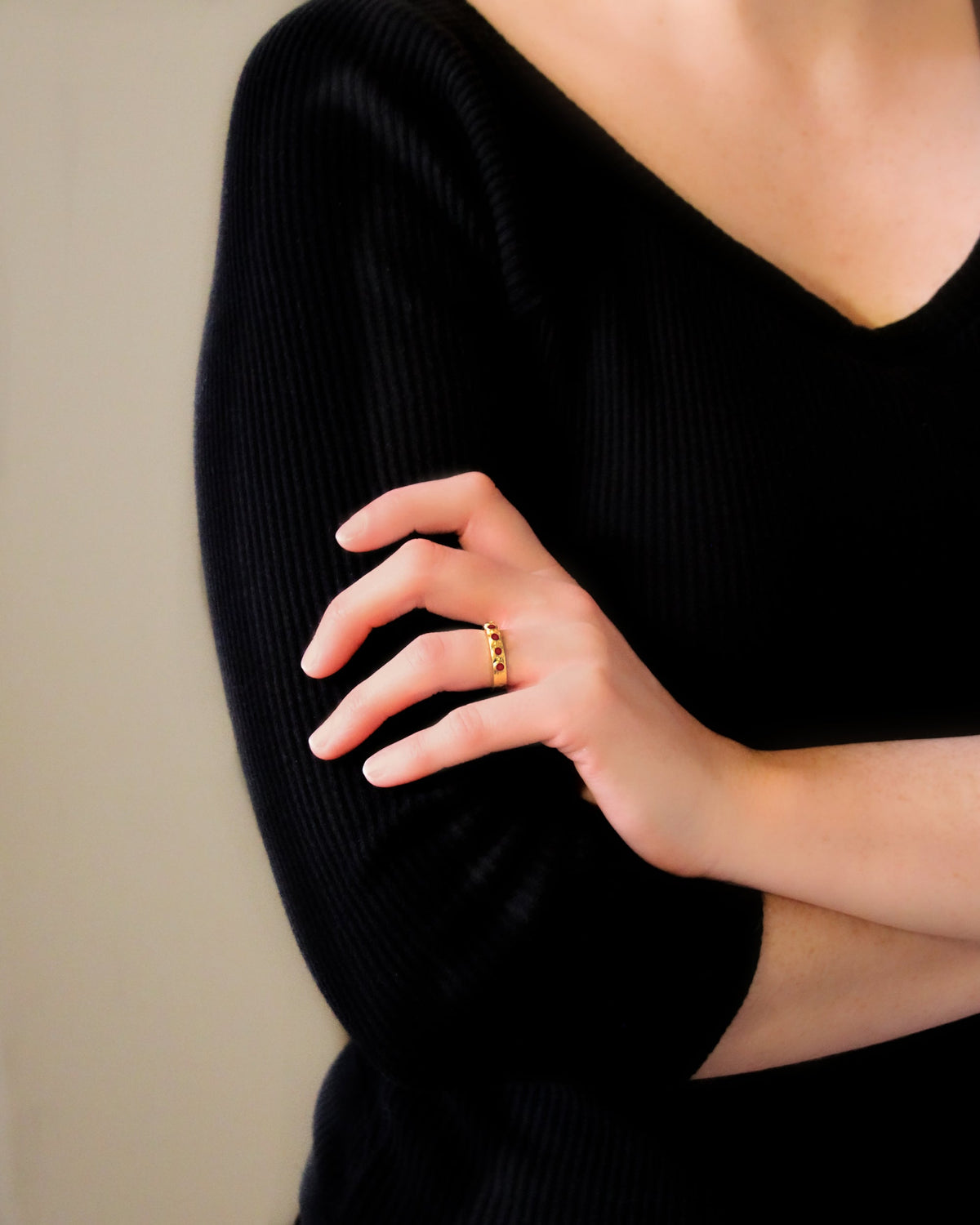 Elizabeth Locke Tsavorite Stacking Ring in 19K Yellow Gold, Size 6.5