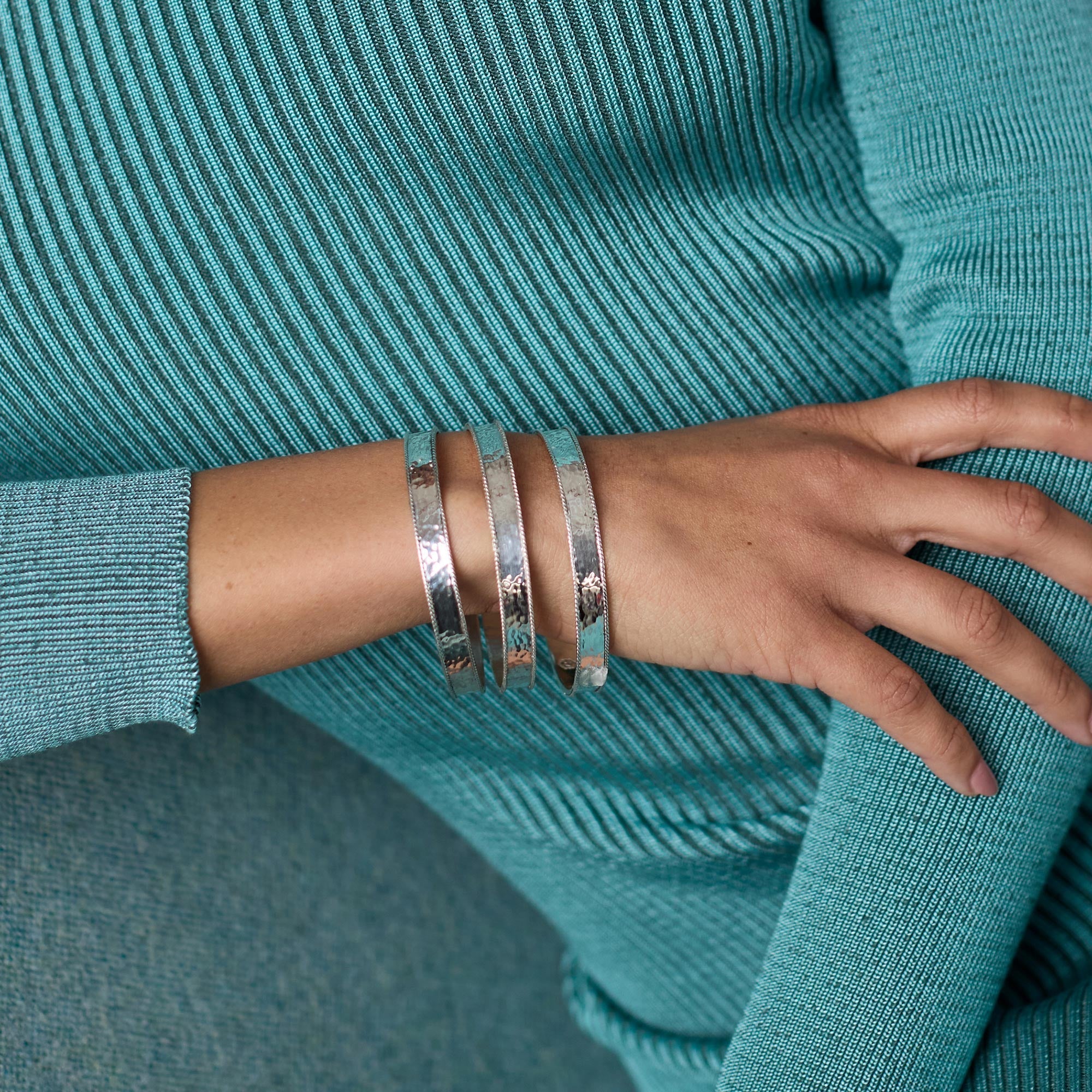 Julie Vos Savoy Bangle in Silver, Size M
