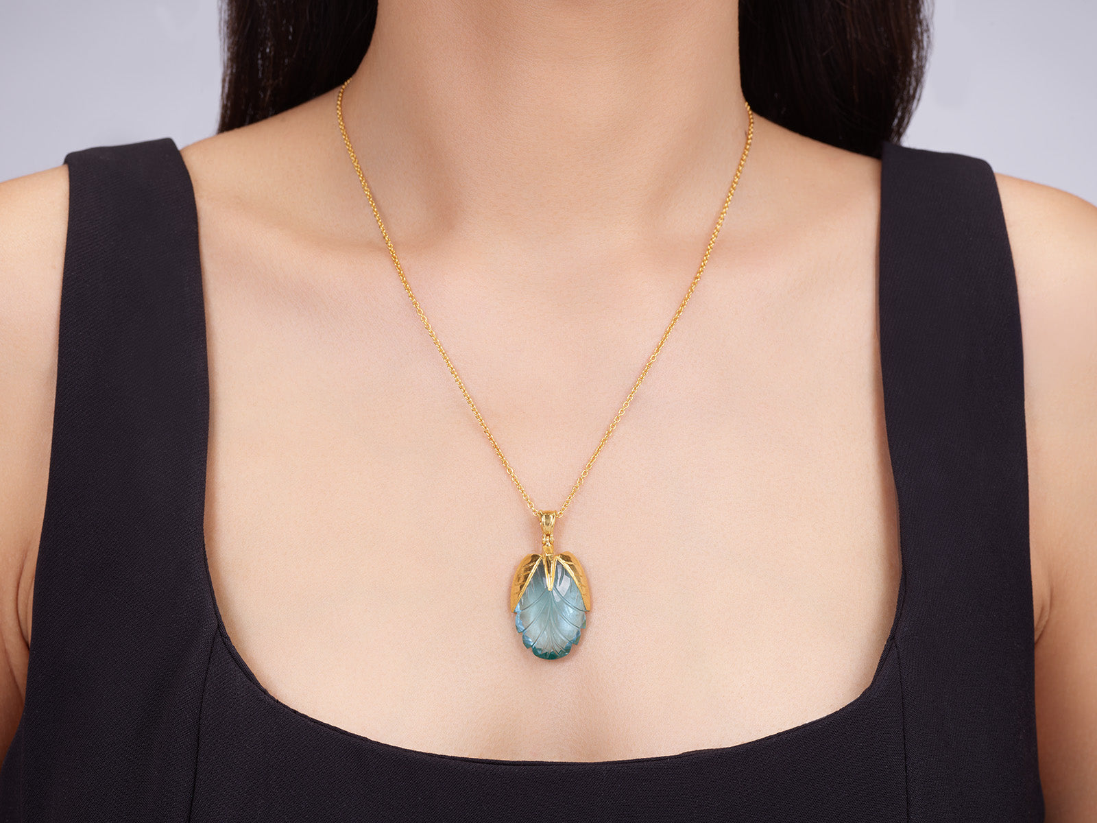 Gurhan Crown Carved Leaf Blue Topaz Necklace in 24K Yellow Gold