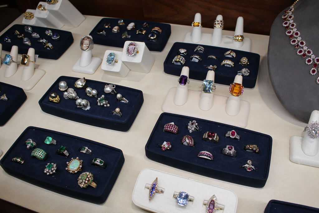 Q&A With Danielle Miele of Gem Gossip – Bailey's Fine Jewelry