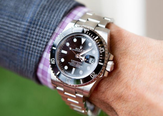 The Black Rolex Submariner: A Stainless Steel and Ceramic Favorite