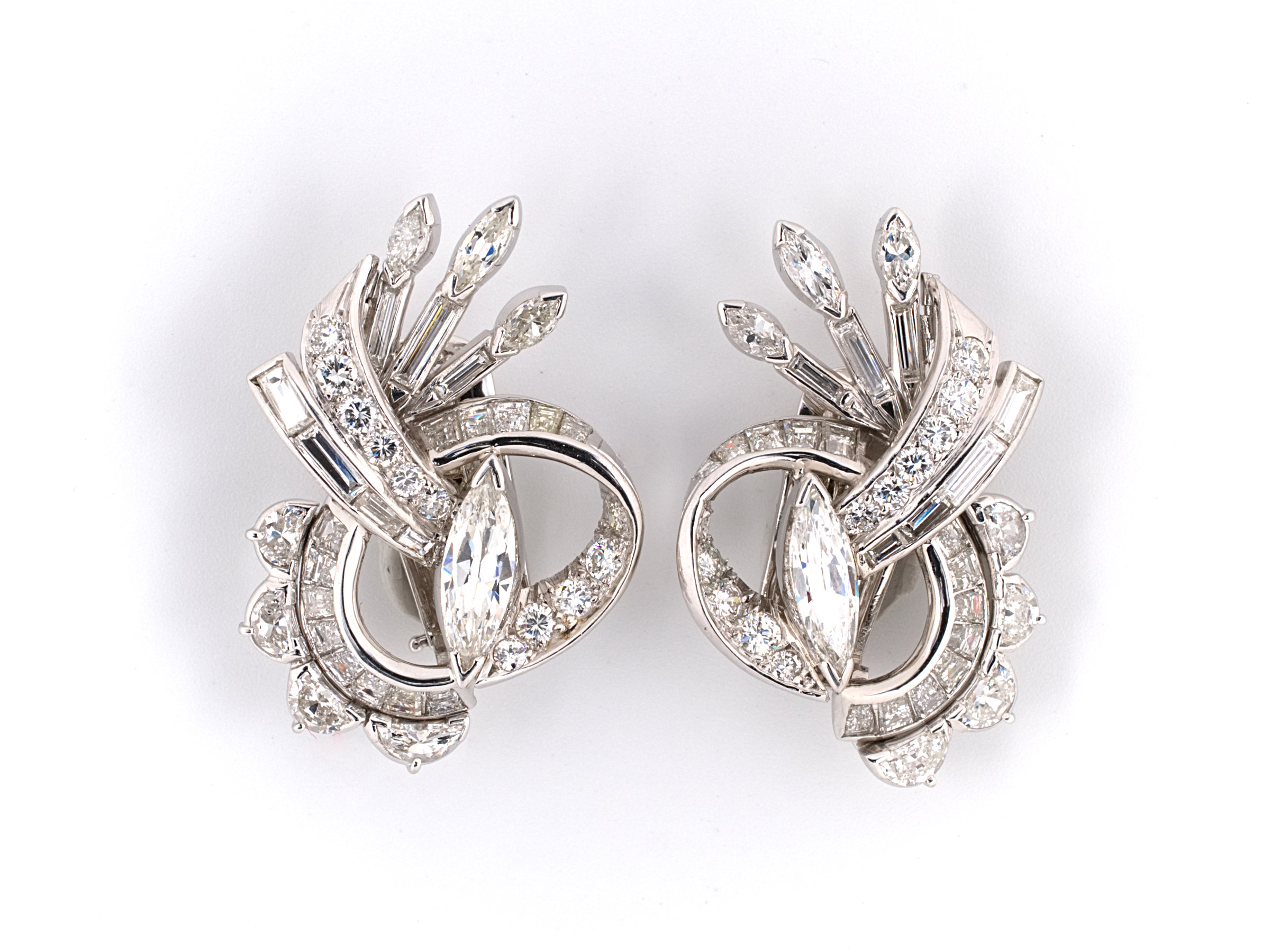 Bailey's Icon Collection Tiny Diamond Hoop Earrings – Bailey's Fine Jewelry